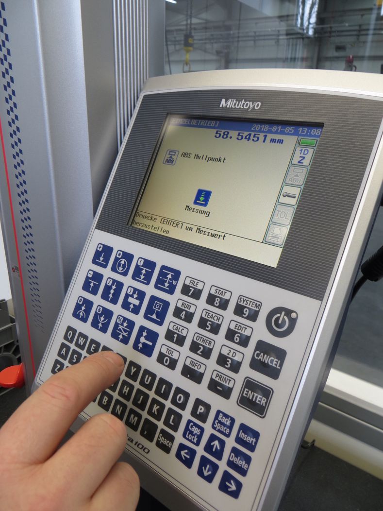Umfangreiches Bedienfeld des Mitutoyo